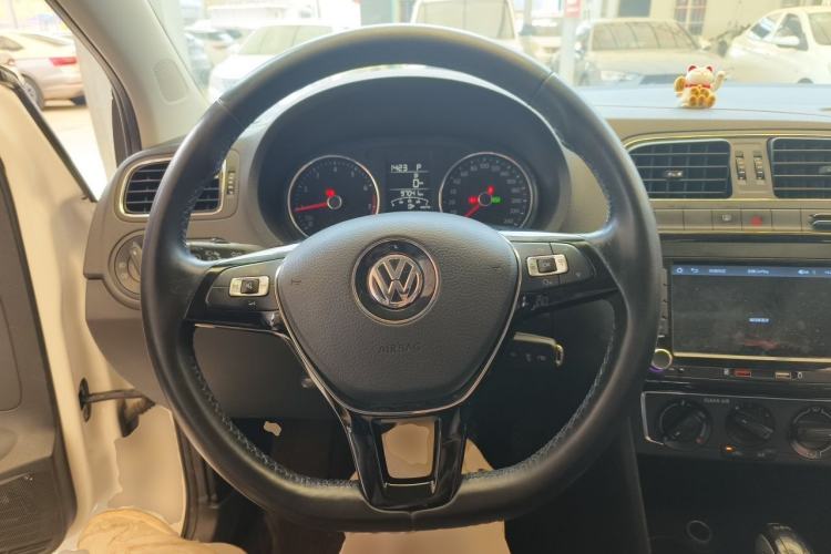 Used Volkswagen Polo 2016 1.6L Automatic Comfort Model Steering Wheel