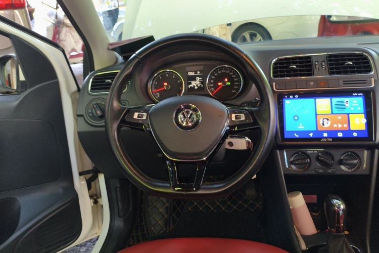 Used Volkswagen Polo 2016 1.6L Automatic Comfort Model Steering Wheel