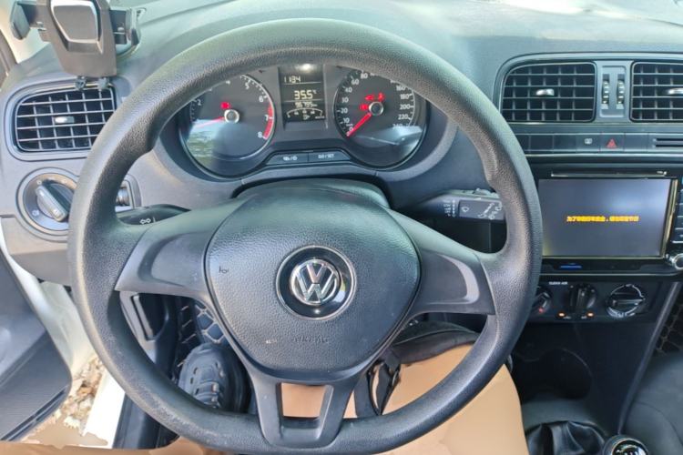 Used Volkswagen Polo 2016 1.4L Manual Fashion Model Steering Wheel