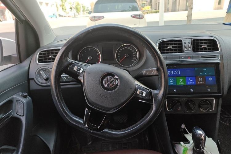 Used Volkswagen Polo 2016 1.6L Automatic Comfort Model Steering Wheel