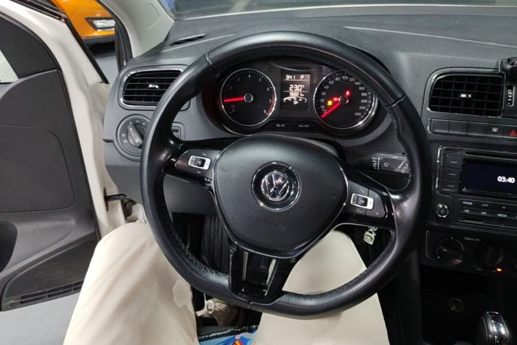 Used Volkswagen Polo 2016 1.6L Automatic Comfort Model Steering Wheel