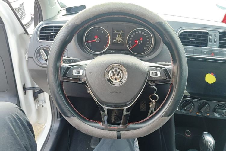 Used Volkswagen Polo 2016 1.6L Automatic Comfort Model Steering Wheel