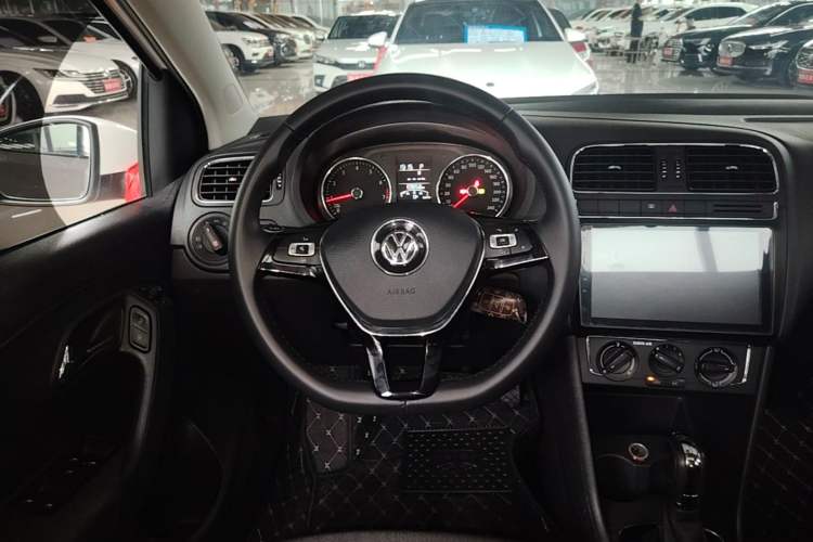 Used Volkswagen Polo 2016 1.6L Automatic Comfort Model Steering Wheel