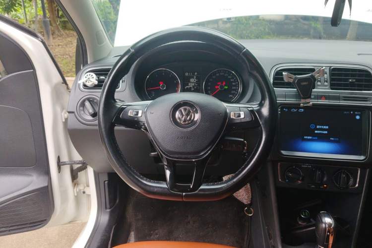 Used Volkswagen Polo 2016 1.6L Automatic Comfort Model Steering Wheel