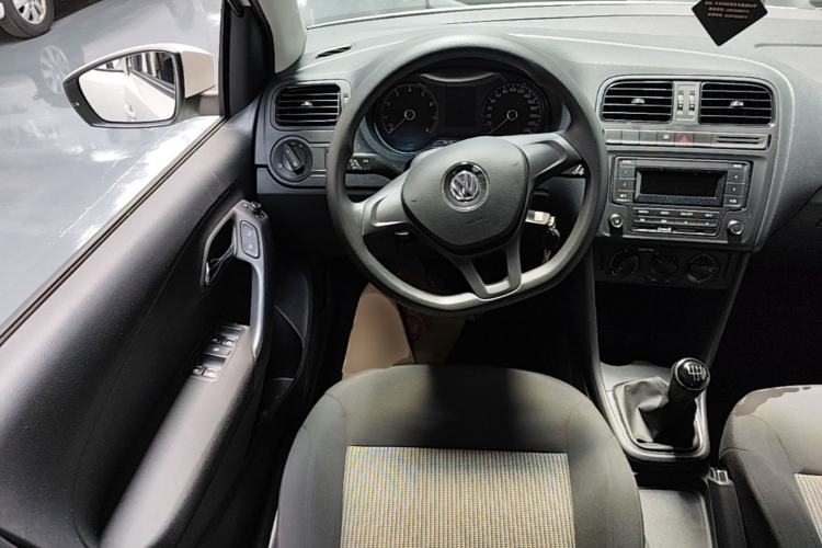 Used Volkswagen Polo 2016 1.4L Manual Fashion Model Steering Wheel