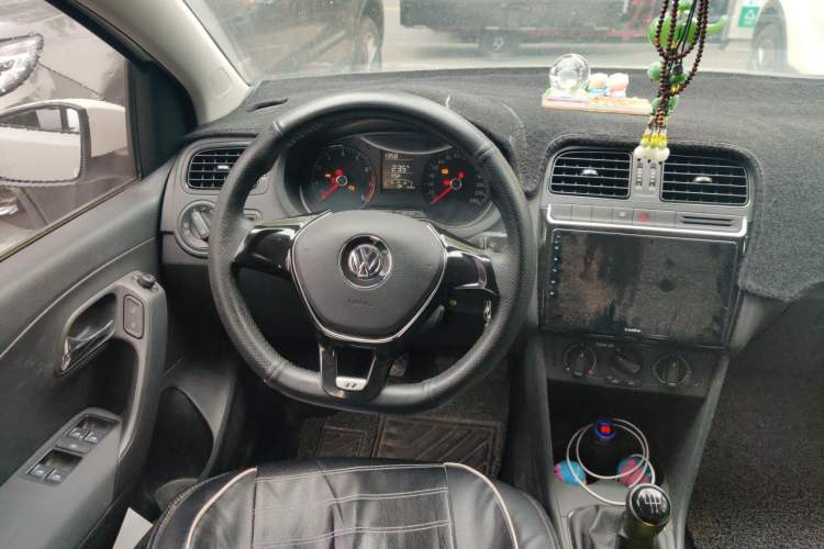 Used Volkswagen Polo 2016 1.4L Manual Fashion Model Steering Wheel