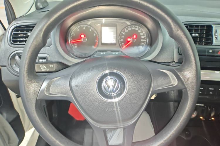 Used Volkswagen Polo 2016 1.4L Manual Fashion Model Steering Wheel