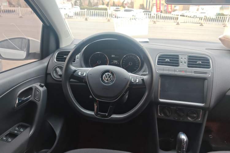 Used Volkswagen Polo 2016 1.6L Automatic Comfort Model Steering Wheel