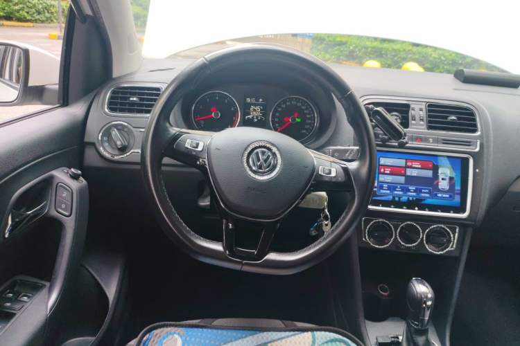 Used Volkswagen Polo 2016 1.6L Automatic Comfort Model Steering Wheel