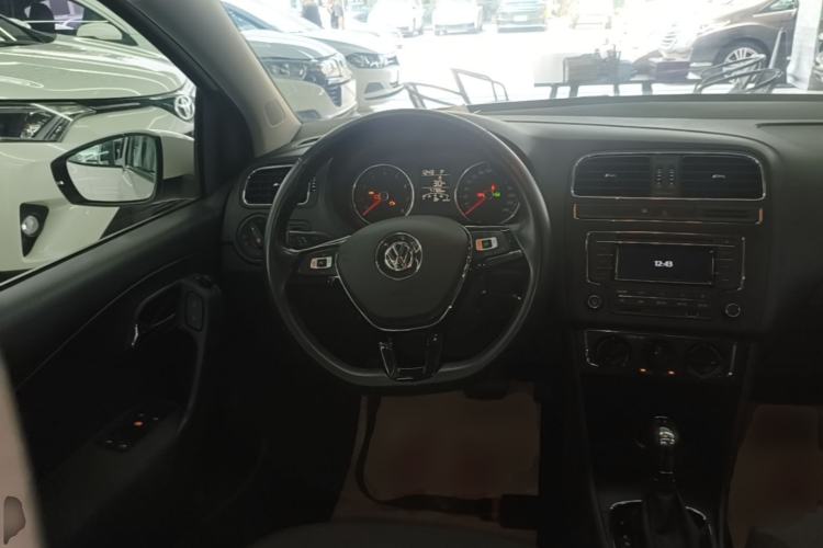 Used Volkswagen Polo 2016 1.6L Automatic Comfort Model Steering Wheel