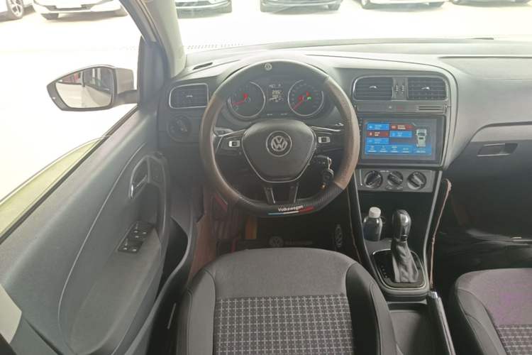 Used Volkswagen Polo 2016 1.6L Automatic Comfort Model Steering Wheel