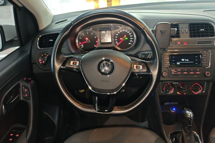 Used Volkswagen Polo 2016 1.6L Automatic Comfort Model Steering Wheel