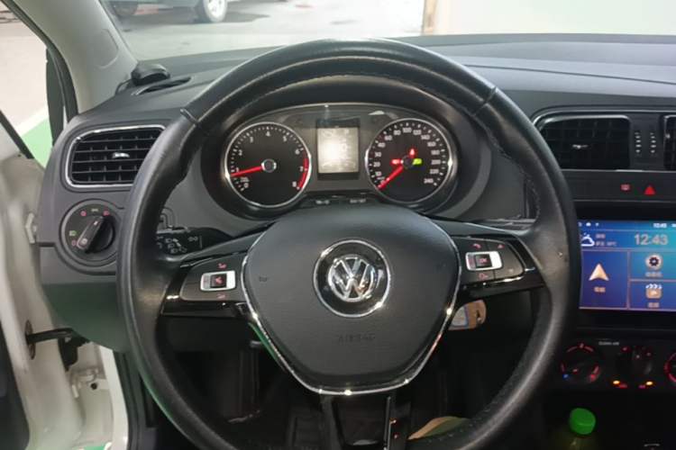 Used Volkswagen Polo 2016 1.6L Automatic Comfort Model Steering Wheel