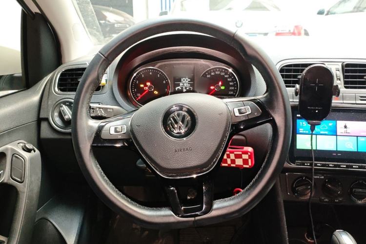 Used Volkswagen Polo 2016 1.6L Automatic Comfort Model Steering Wheel