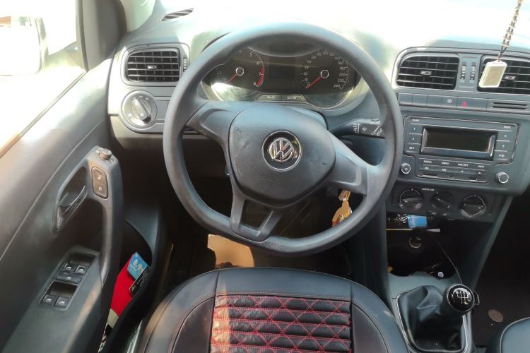 Used Volkswagen Polo 2016 1.4L Manual Fashion Model Steering Wheel