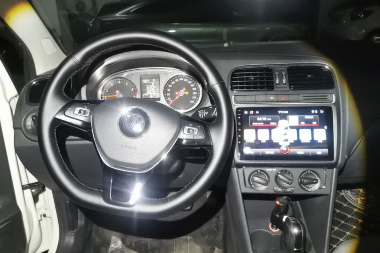 Used Volkswagen Polo 2016 1.6L Automatic Comfort Model Steering Wheel