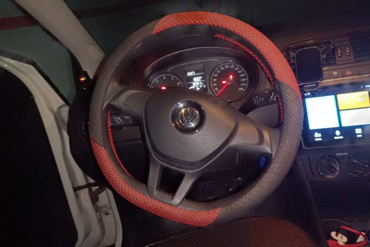 Used Volkswagen Polo 2016 1.4L Manual Fashion Model Steering Wheel