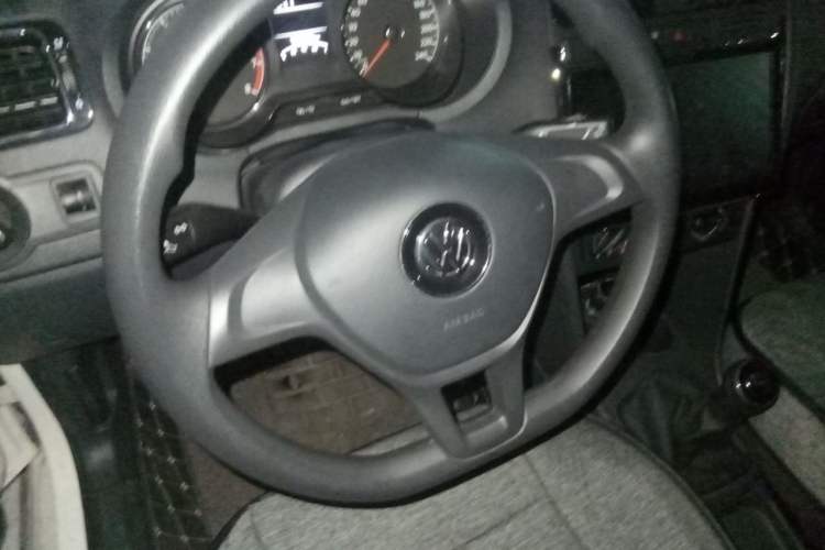 Used Volkswagen Polo 2016 1.4L Manual Fashion Model Steering Wheel