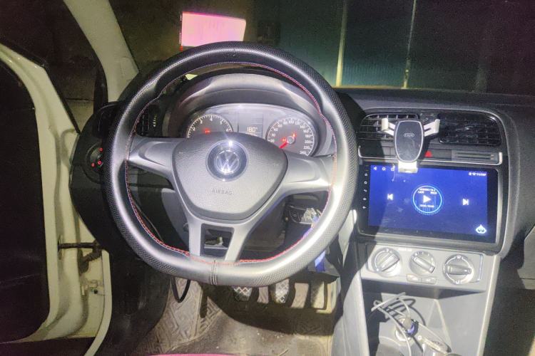 Used Volkswagen Polo 2016 1.4L Manual Fashion Model Steering Wheel