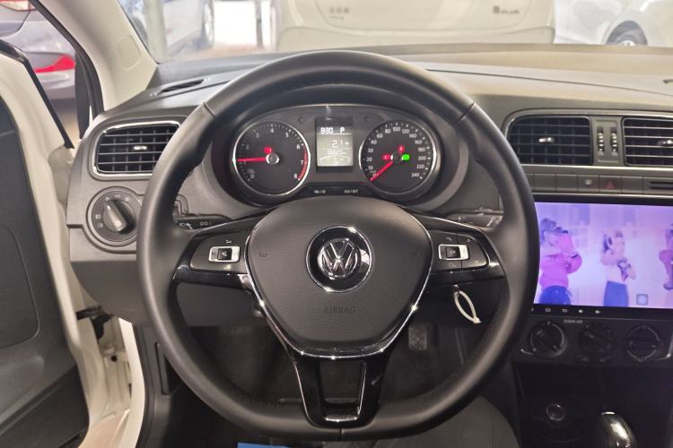 Used Volkswagen Polo 2016 1.6L Automatic Comfort Model Steering Wheel