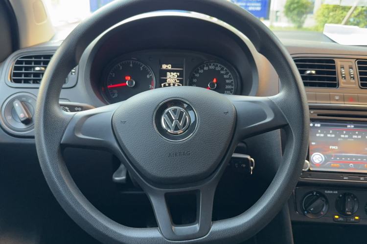 Used Volkswagen Polo 2016 1.4L Manual Fashion Model Steering Wheel