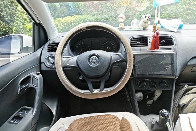 Used Volkswagen Polo 2016 1.4L Manual Fashion Model Steering Wheel