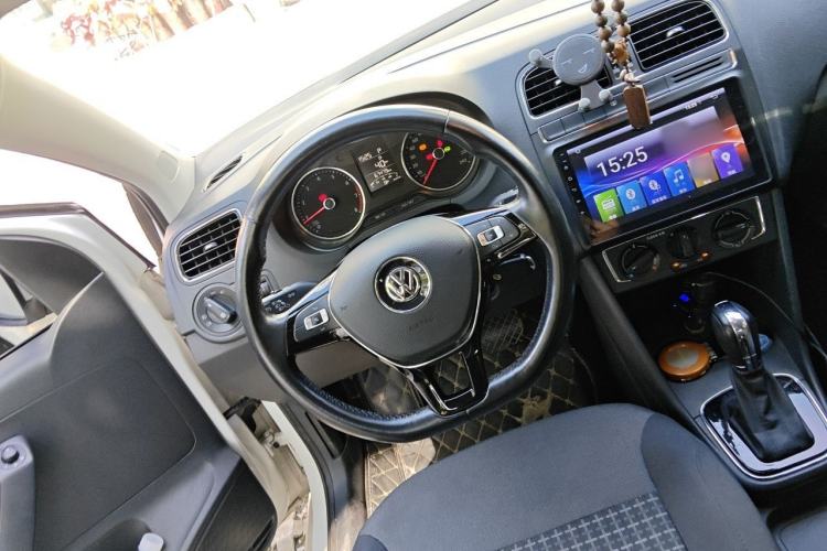 Used Volkswagen Polo 2016 1.6L Automatic Comfort Model Steering Wheel