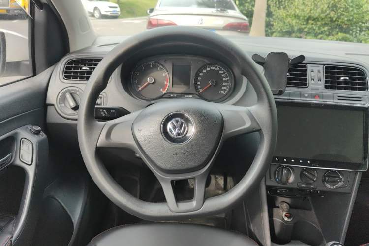Used Volkswagen Polo 2016 1.4L Manual Fashion Model Steering Wheel