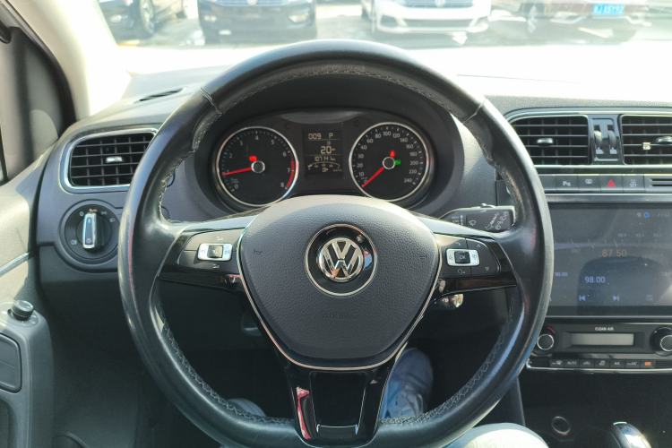 Used Volkswagen Polo 2016 1.6L Automatic Luxury Model Steering Wheel