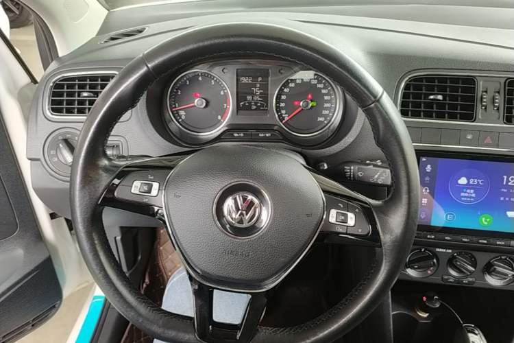 Used Volkswagen Polo 2016 1.6L Automatic Comfort Model Steering Wheel