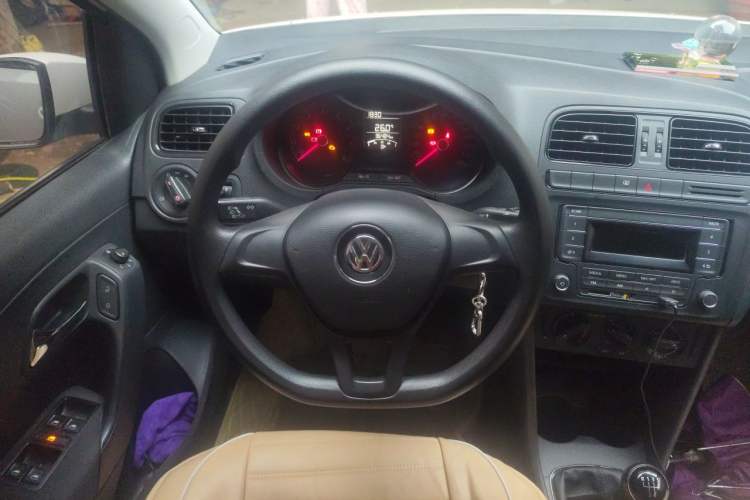 Used Volkswagen Polo 2016 1.4L Manual Fashion Model Steering Wheel