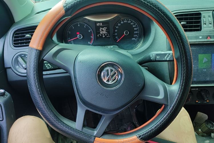 Used Volkswagen Polo 2016 1.4L Manual Fashion Model Steering Wheel