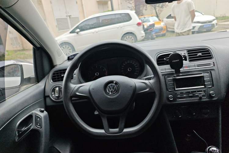 Used Volkswagen Polo 2016 1.4L Manual Fashion Model Steering Wheel
