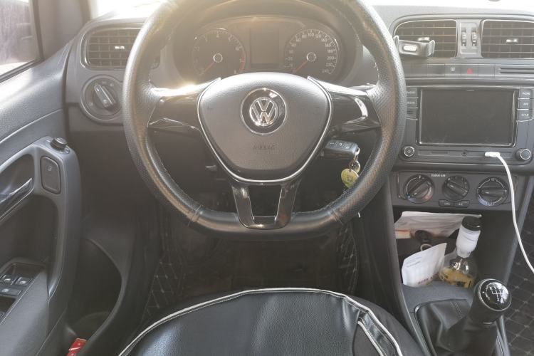 Used Volkswagen Polo 2016 1.4L Manual Fashion Model Steering Wheel