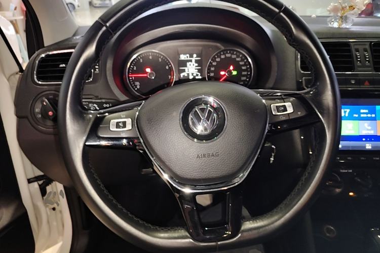 Used Volkswagen Polo 2016 1.6L Automatic Comfort Model Steering Wheel