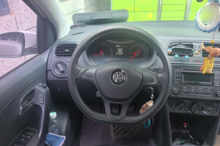 Used Volkswagen Polo 2016 1.4L Manual Fashion Model Steering Wheel
