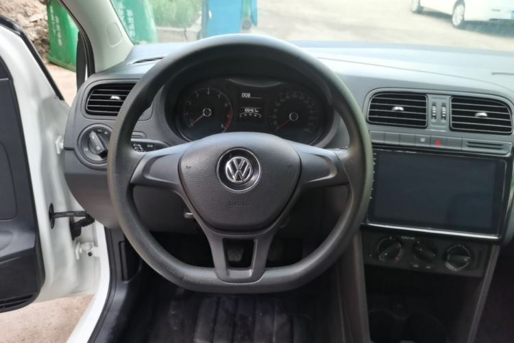Used Volkswagen Polo 2016 1.4L Manual Fashion Model Steering Wheel
