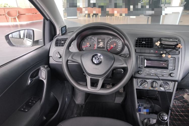 Used Volkswagen Polo 2016 1.4L Manual Fashion Model Steering Wheel