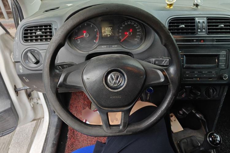 Used Volkswagen Polo 2016 1.4L Manual Fashion Model Steering Wheel