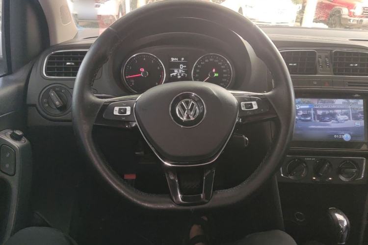 Used Volkswagen Polo 2016 1.6L Automatic Comfort Model Steering Wheel
