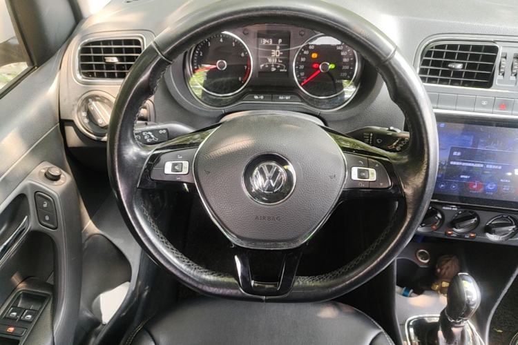 Used Volkswagen Polo 2016 1.6L Automatic Comfort Model Steering Wheel