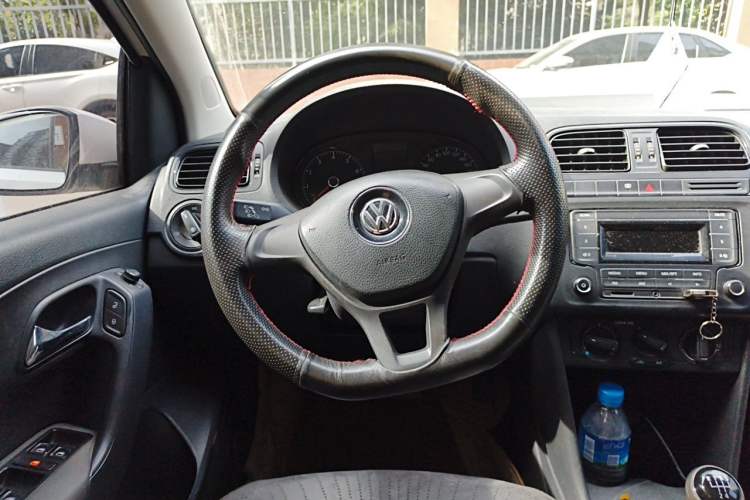 Used Volkswagen Polo 2016 1.4L Manual Fashion Model Steering Wheel