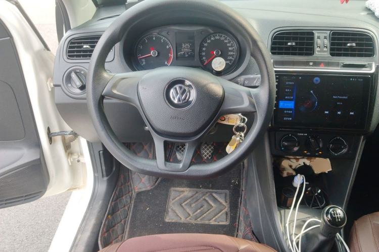 Used Volkswagen Polo 2016 1.4L Manual Fashion Model Steering Wheel
