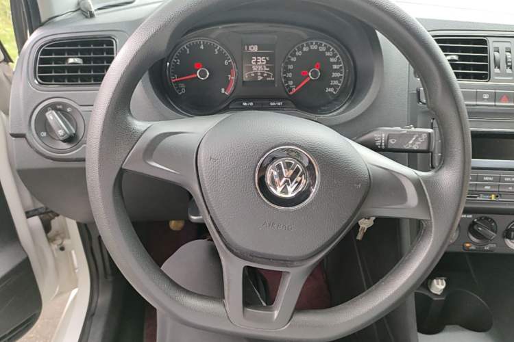 Used Volkswagen Polo 2016 1.4L Manual Fashion Model Steering Wheel