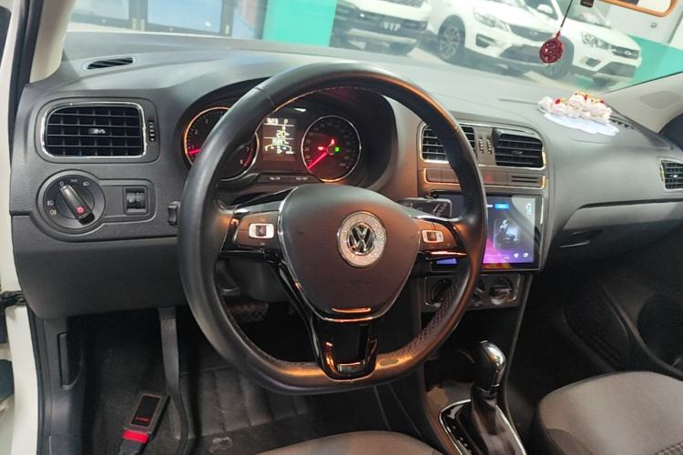 Used Volkswagen Polo 2016 1.6L Automatic Comfort Model Steering Wheel