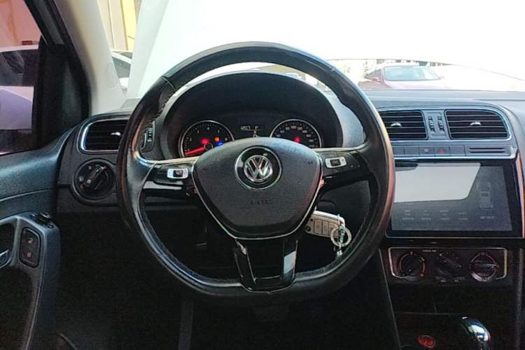Used Volkswagen Polo 2016 1.6L Automatic Comfort Model Steering Wheel