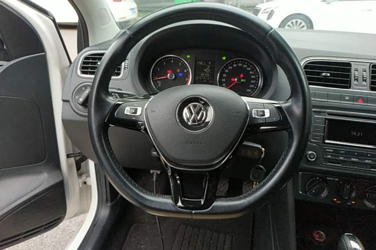 Used Volkswagen Polo 2016 1.6L Automatic Comfort Model Steering Wheel