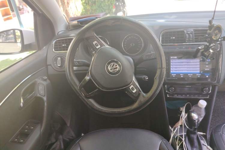 Used Volkswagen Polo 2016 1.6L Automatic Luxury Model Steering Wheel