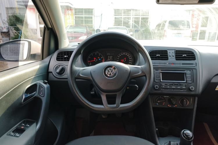 Used Volkswagen Polo 2016 1.4L Manual Fashion Model Steering Wheel