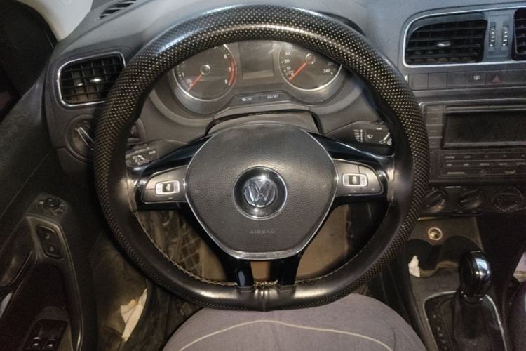 Used Volkswagen Polo 2016 1.6L Automatic Comfort Model Steering Wheel
